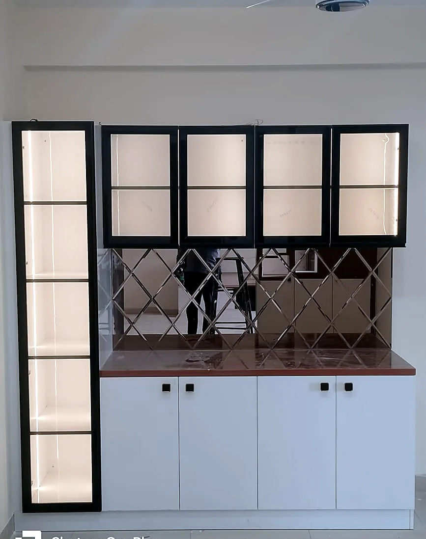Glass-Screen Console